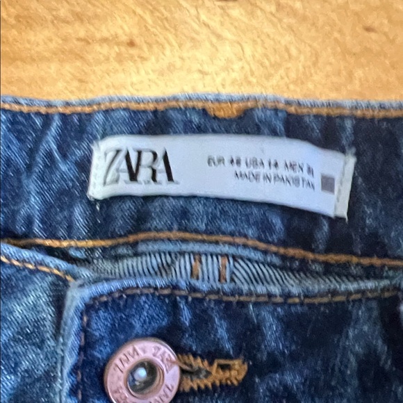 ZARA High Rise Mom Jean - Picture 2 of 4